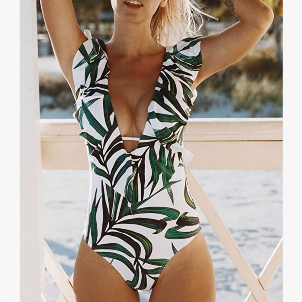 💕🆕V-neck Swimsuit